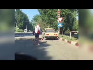 carrier decided to show how to cross a pedestrian crossing, but the opponent did not like it