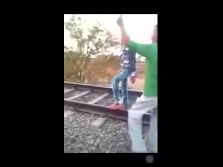 apparently this is such a game, who will stand on the rails the longest and the champion of this competition wins the darwin award